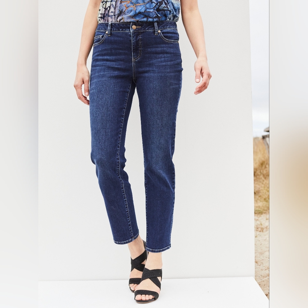 NWT Dressbarn mid-rise straight cut 16w dark wash jeans
